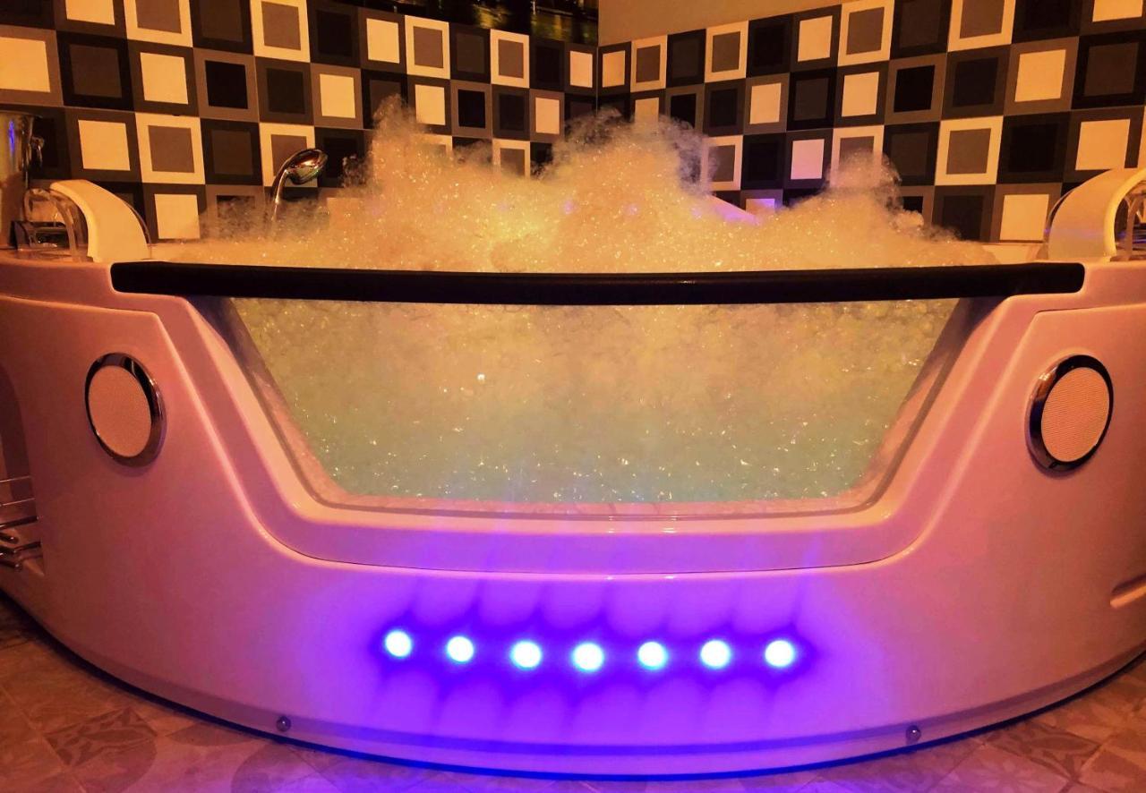 Underground Jacuzzi Frühstückspension